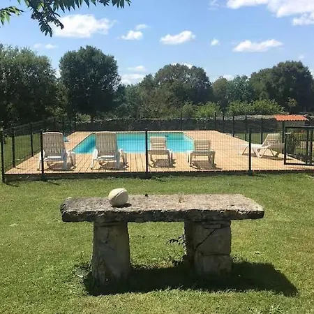 En Pierre En Pleine Nature بيت للعطل